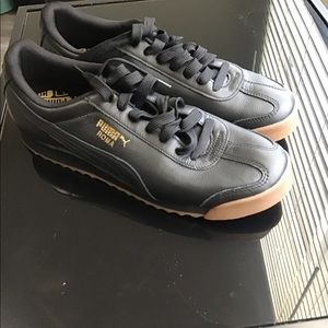 Men’s size 11 puma Roma